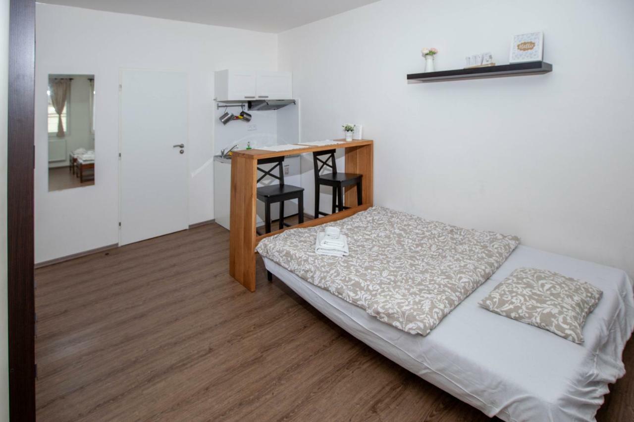 Zizkov Cosy Studio Apartments Prag Exteriör bild