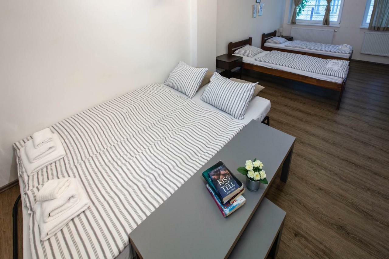 Zizkov Cosy Studio Apartments Prag Exteriör bild